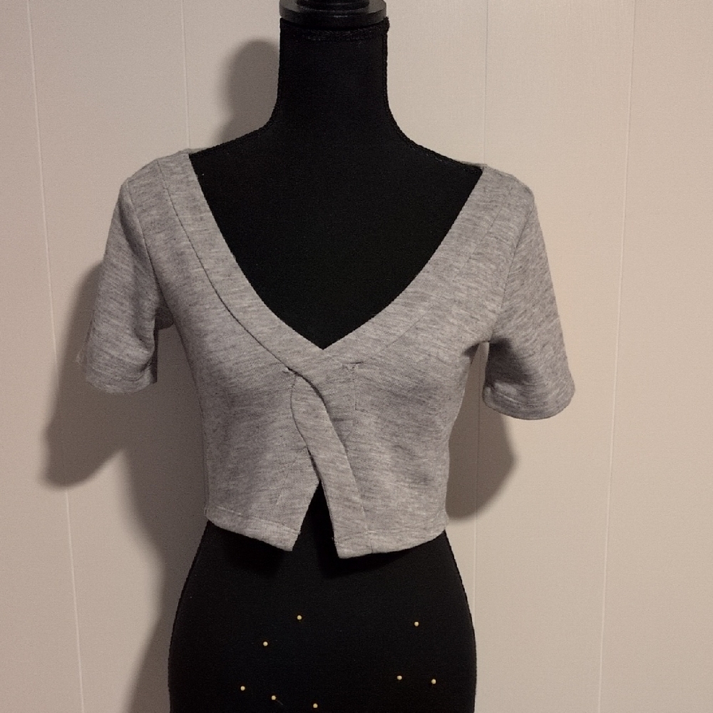 Chic Gray V-Neck Crop Top